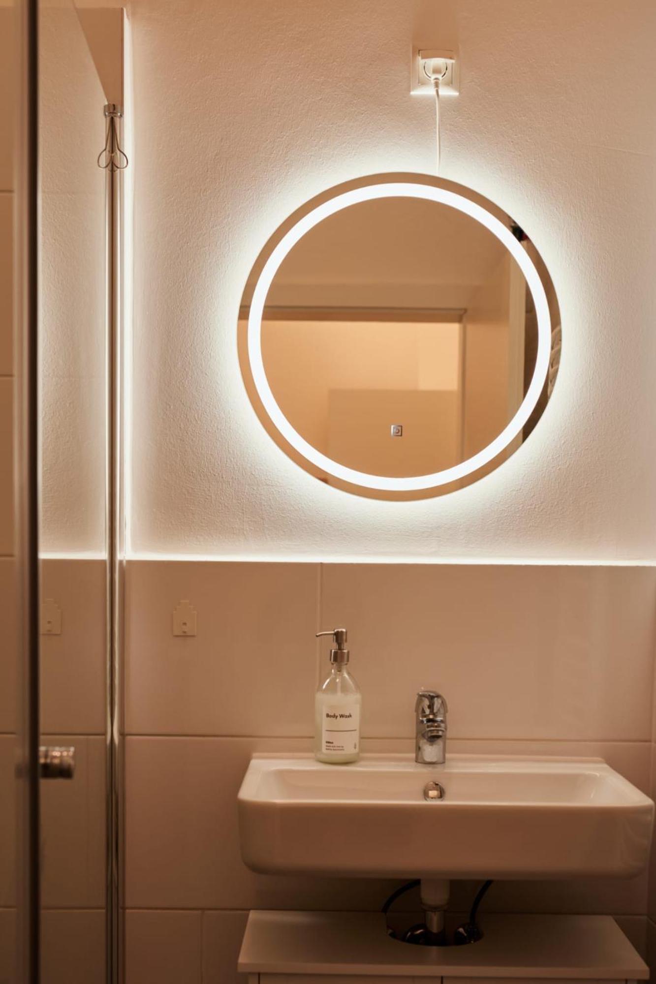 Malixa - Apartment In The Heart Of Vienna Next To Metro Bagian luar foto